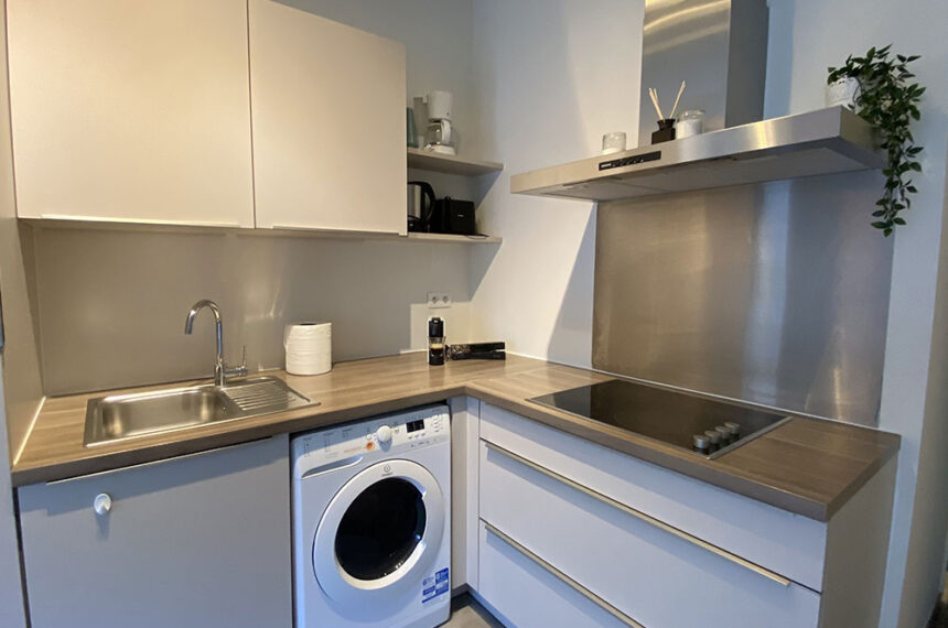 antwerp city centre apartment kitchen and washing machine